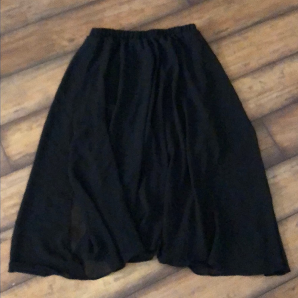 Soprano black flowy skirt